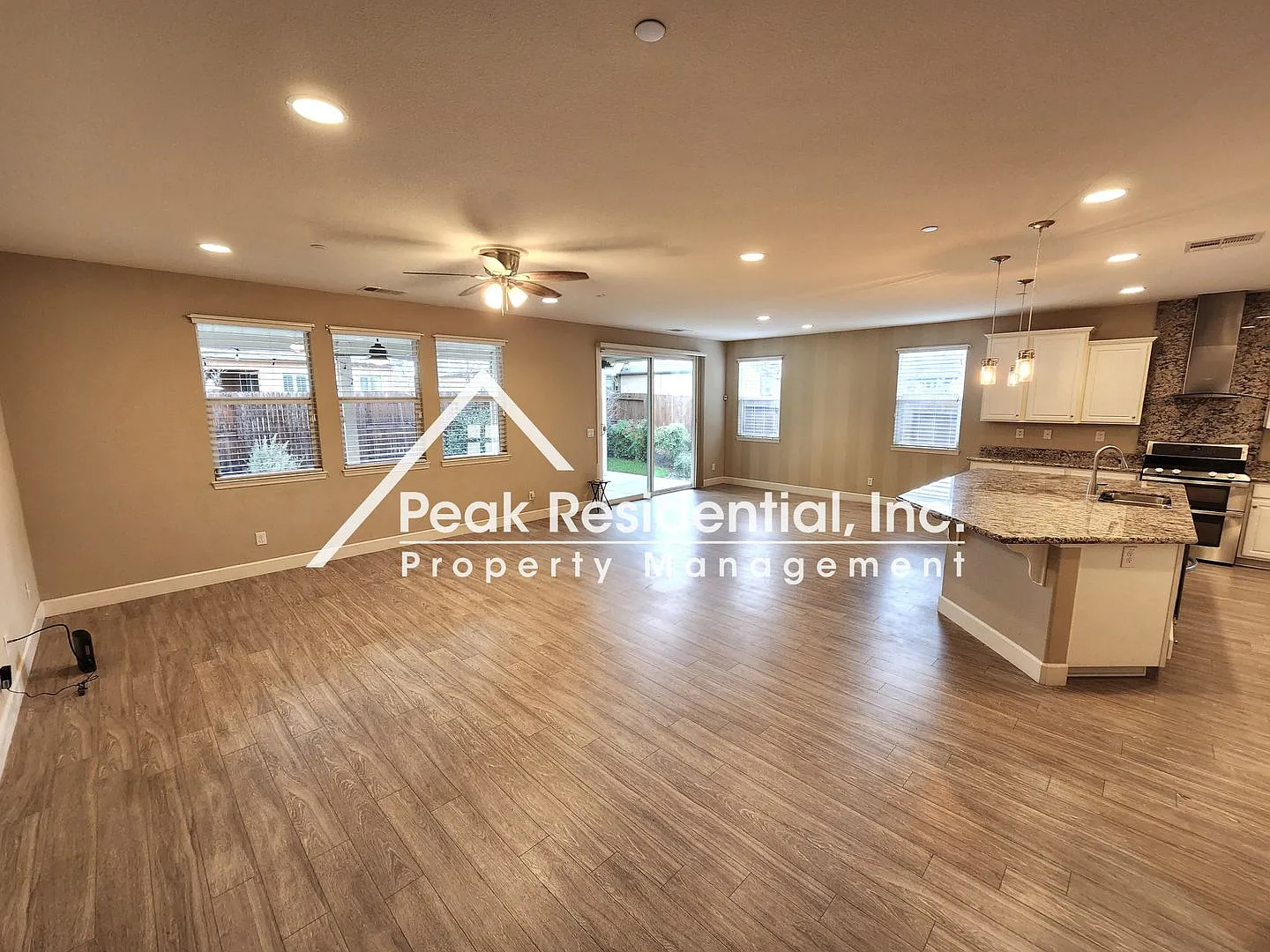 Updated 4bd/3ba Roseville Home with 2 Car Garage-Must See! — Photo 4