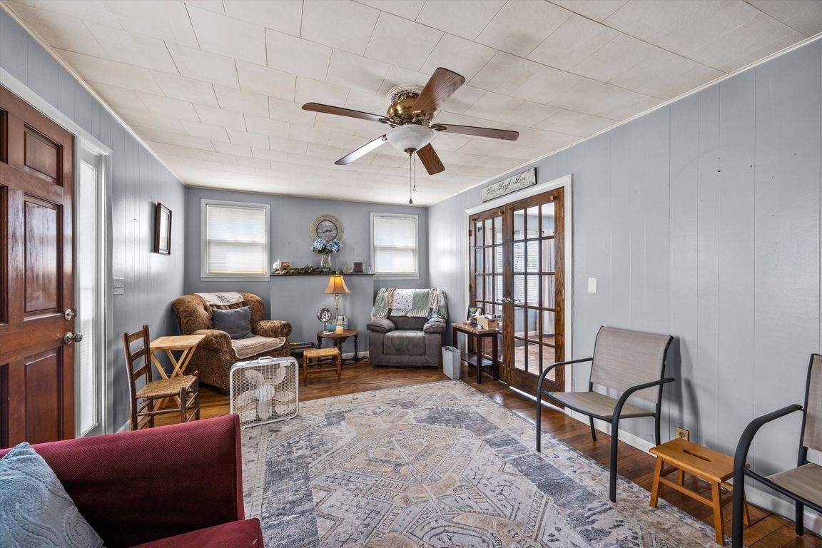 next background image