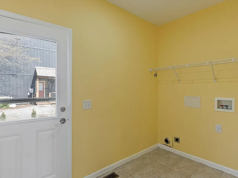 84 Poplar St — Photo 25