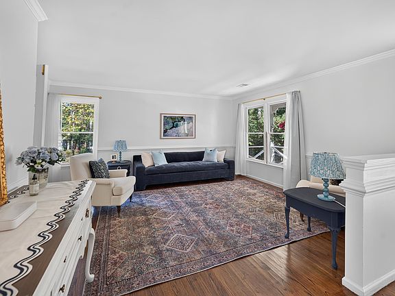 3rd image of 1 Indian Laurel Ct