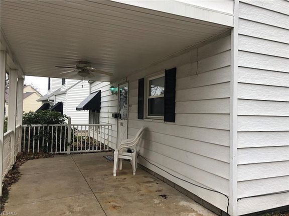 3rd image of 1452 Curtis Ave
