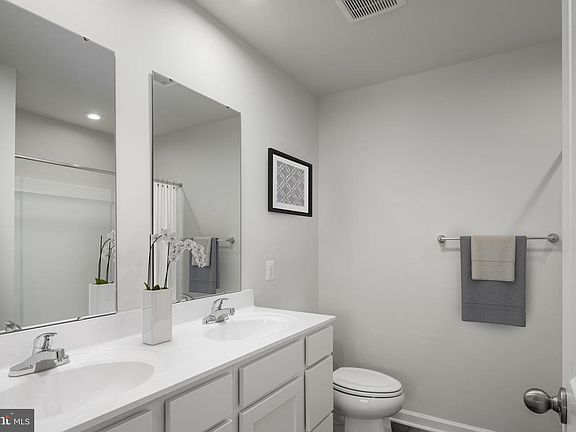 5th image of 1416 Yeoman Berry Dr