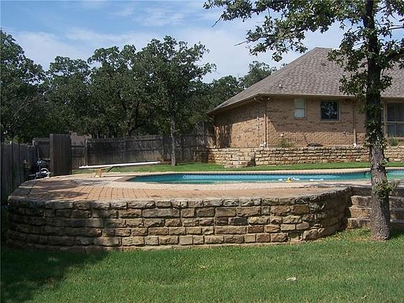 5th image of 702 Shady Creek Dr