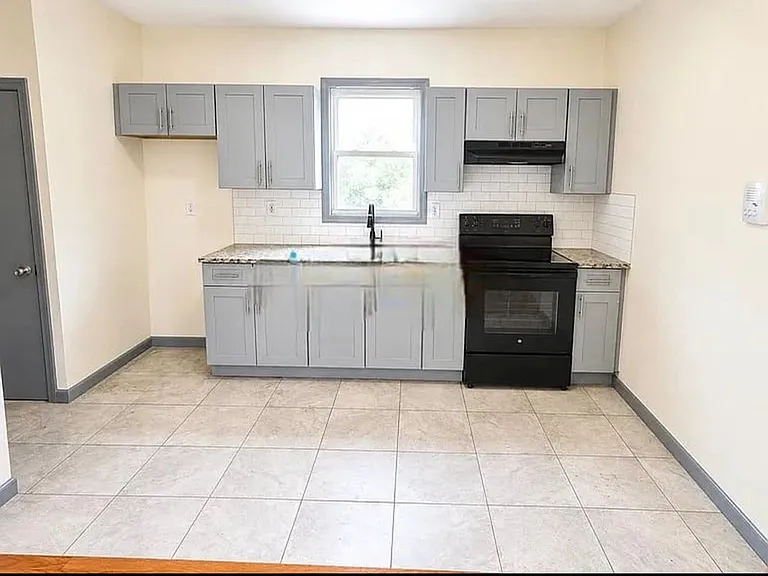 99 Alexander St #2F — Photo 5