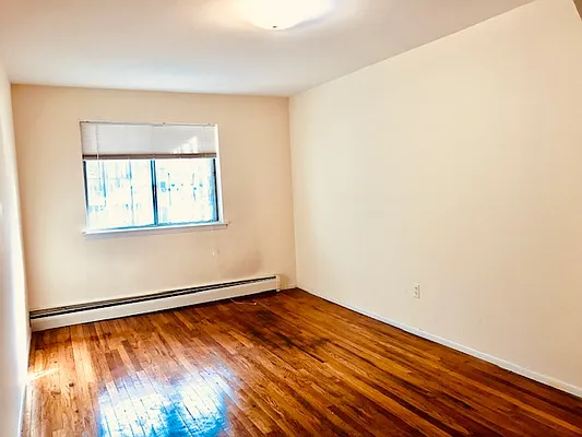 Rented by Zikos Realty Services | media 12