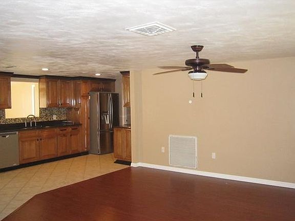 4th image of 3133 Bluebird Dr