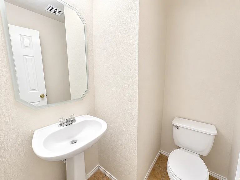 5406 Boot Scootin Ct — Photo 23