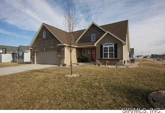 4th image of 770 Moorland Cir