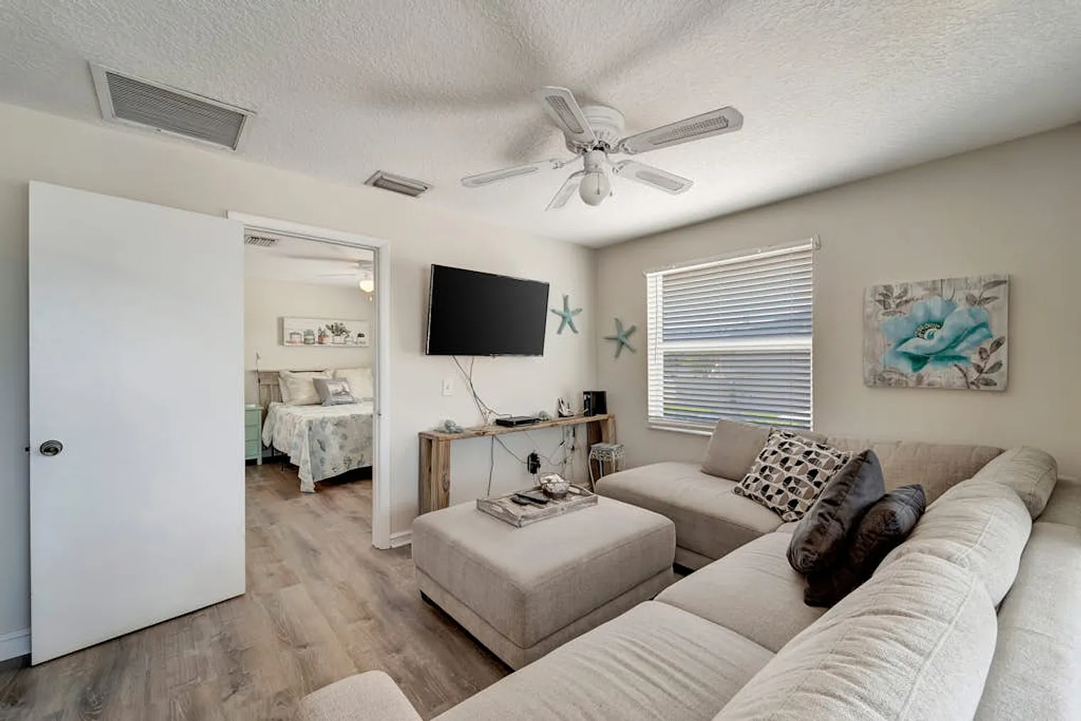 2 bed, 1.0 bath, $2,586 — Photo 2