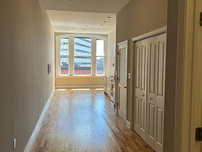 100 W Lexington St #505 — Photo 18