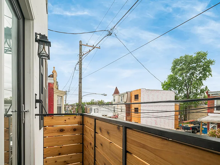 342 W Queen Ln #3 — Photo 11