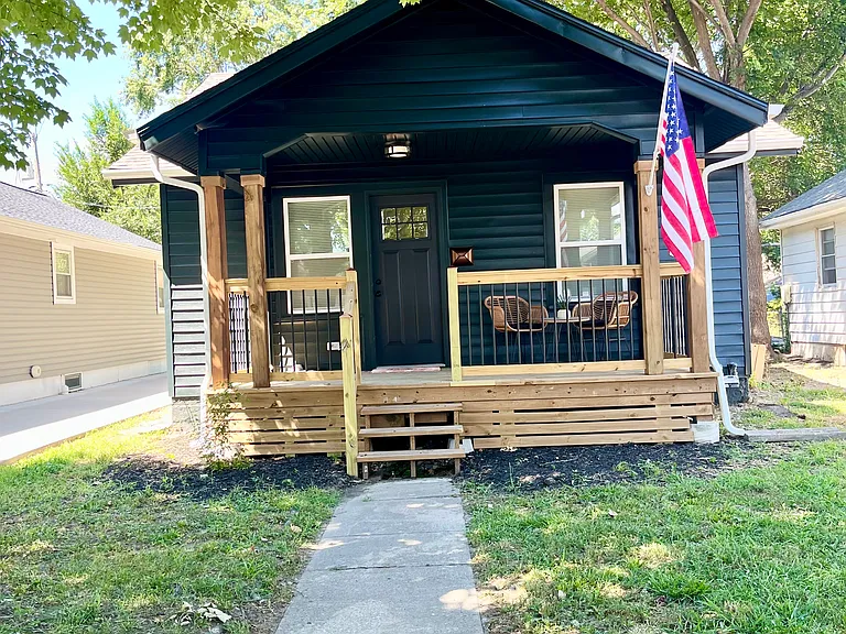 1220 E 24th Ave — Photo 1