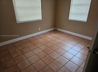 224 SW 9th St, Hallandale Beach, FL 33009