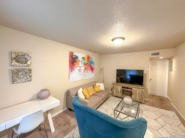 255 E Rampart Dr #404, San Antonio, TX 78216