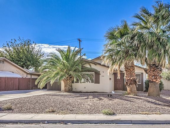 3rd image of 3045 Greenbriar Dr