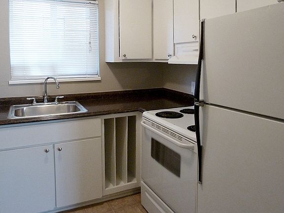 5th image of 1455 Vine St APT 202