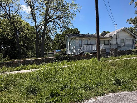 3rd image of 1634 N Rogers Avenue