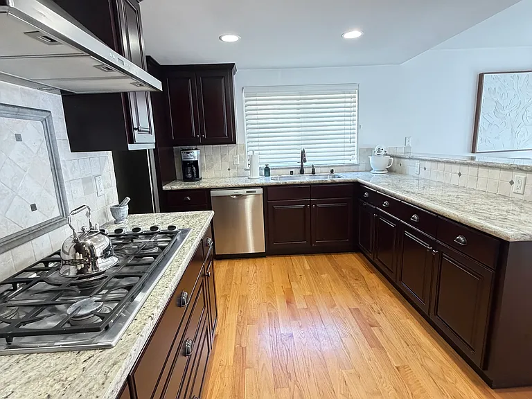 14562 S Bascom Ave — Photo 8