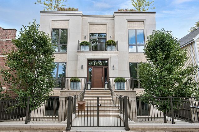 1st image of 1753 W Wabansia Ave