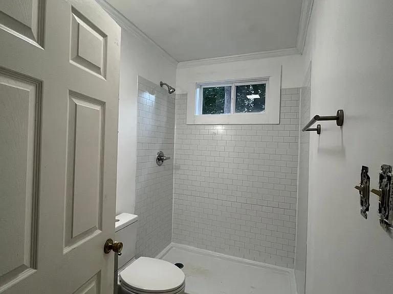 301 Dunstan Ave — Photo 7