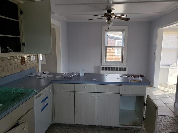 4th image of 282 Peconic Ave