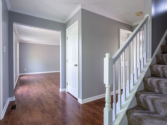 2nd image of 1056 Lakemont Dr
