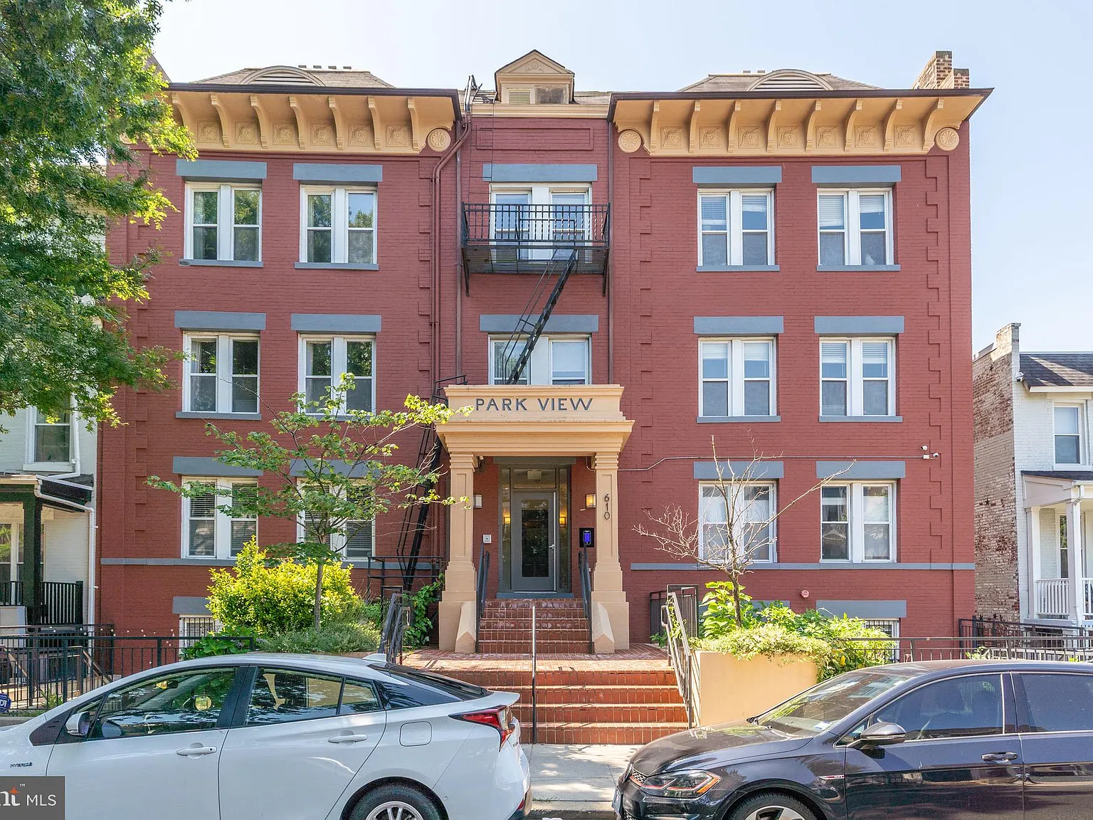 Columbia Heights — Photo 1