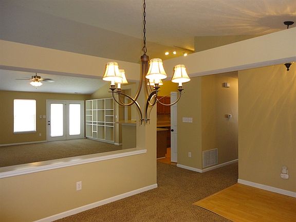 3rd image of 7211 English Birch Ln