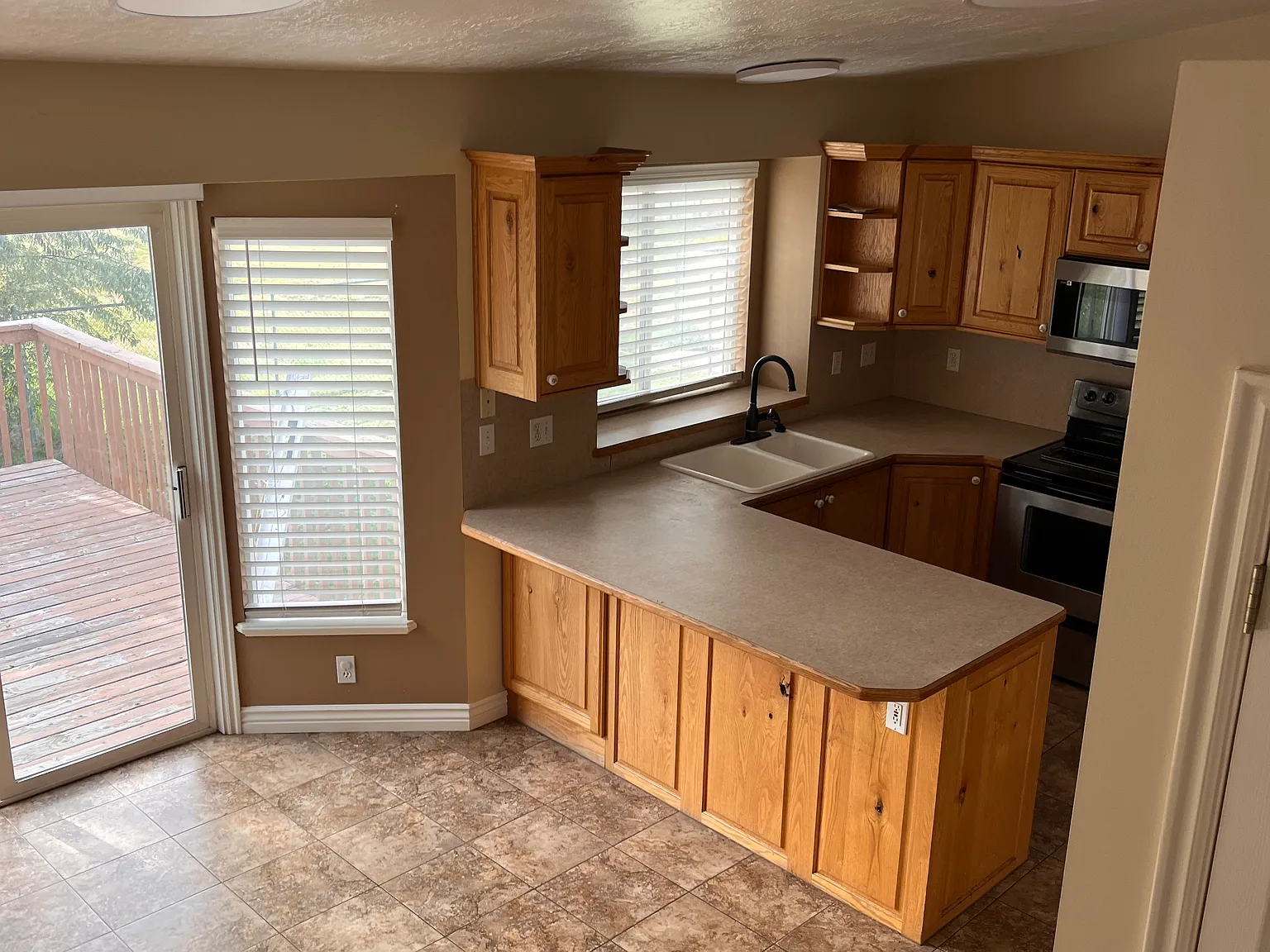 4 bed, 1950 sqft, $2,350 — Photo 2