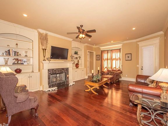 5th image of 9 Bristol Ct