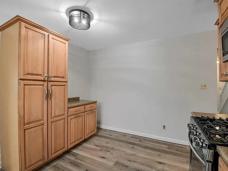 810 Centennial Dr — Photo 6