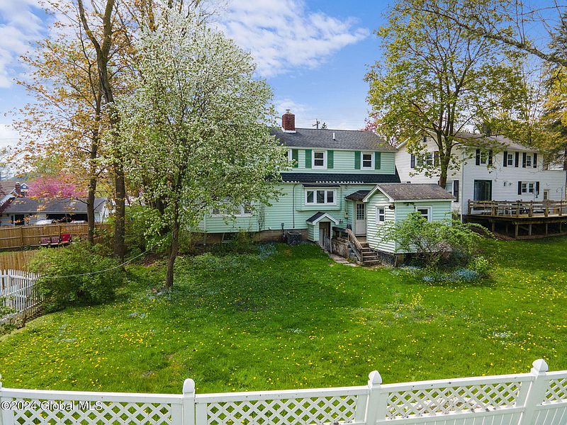 3rd image of 106 Jefferson Avenue
