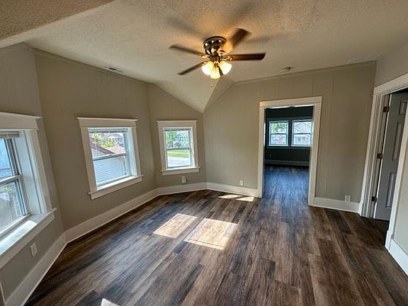 4th image of 527 Pearl St #2