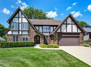 9S148 Landsfield Ave, Downers Grove, IL 60516