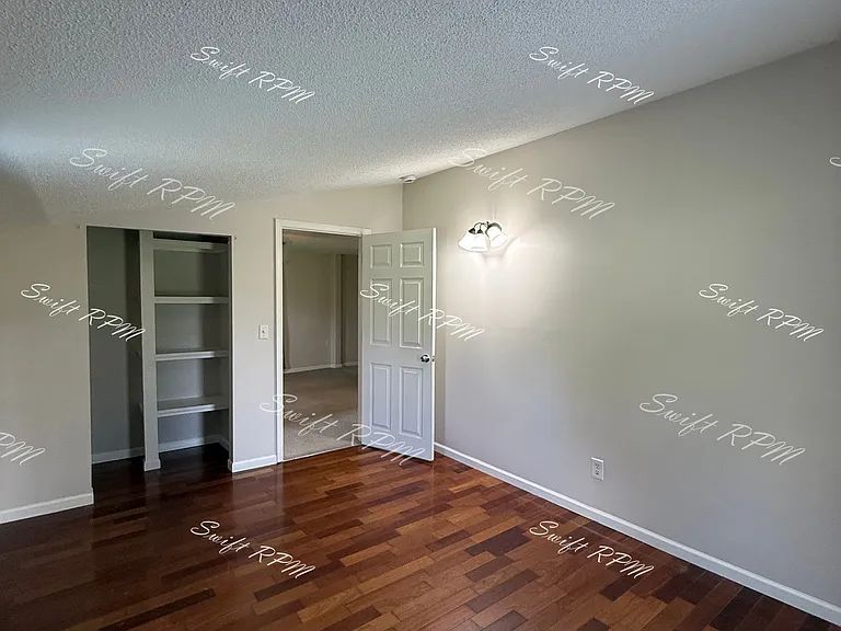 18501 N Main St — Photo 12