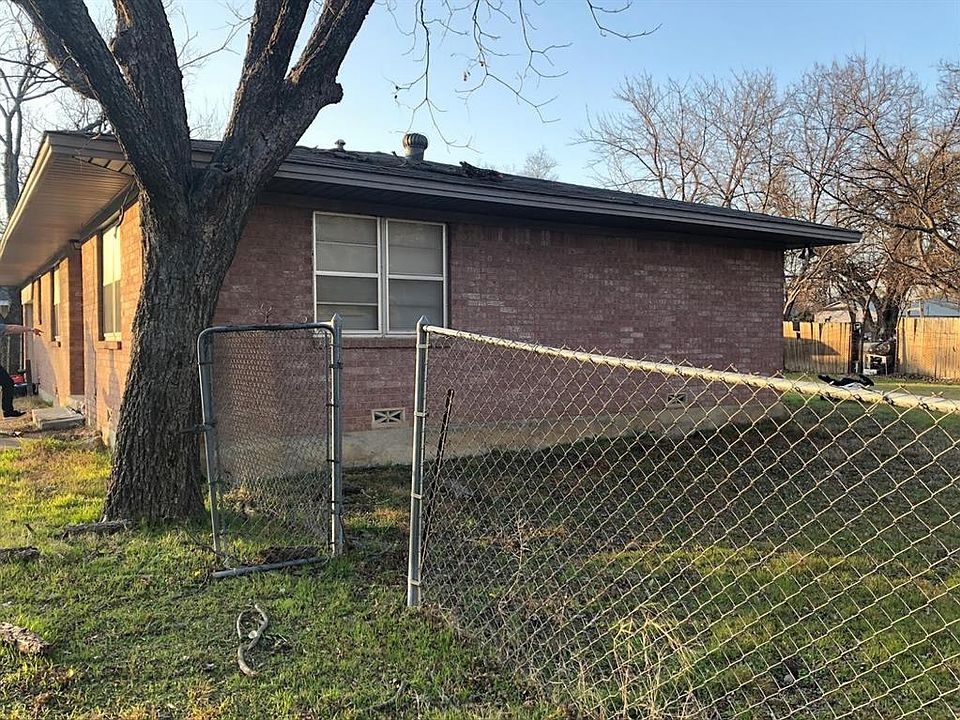 2nd image of 611 Austin St