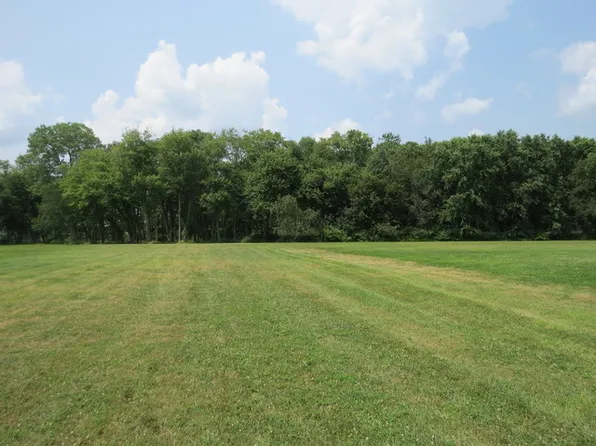 11 Shorewood Dr, Saint Anne, IL 60964