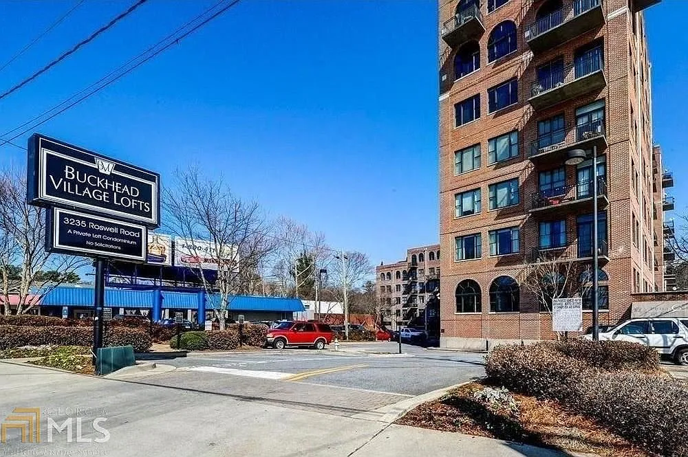 3235 Roswell Rd NE Unit 402 photo 1