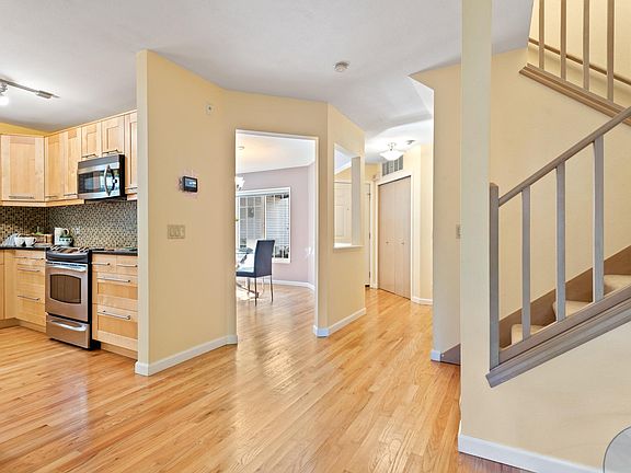 5th image of 15617 NE 70th Ct #102