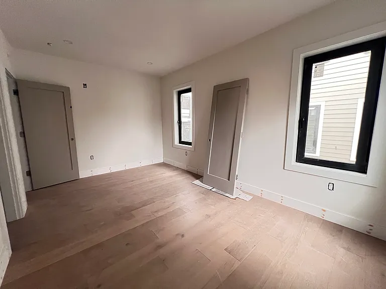 207 W 7th St #301 — Photo 17
