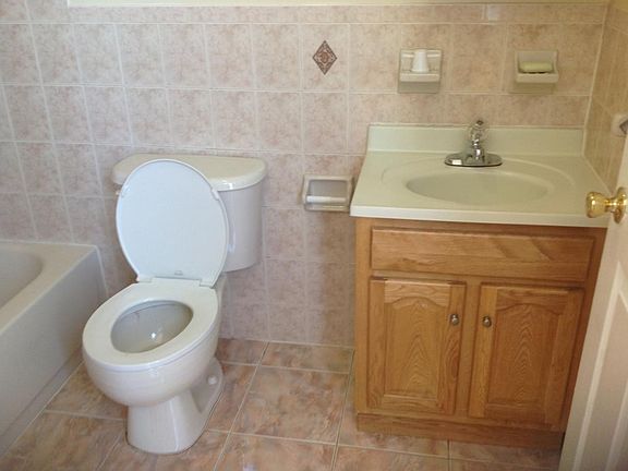 5th image of 177 Roosevelt Ave #2