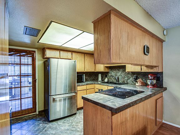 4th image of 335 W Pebble Beach Dr