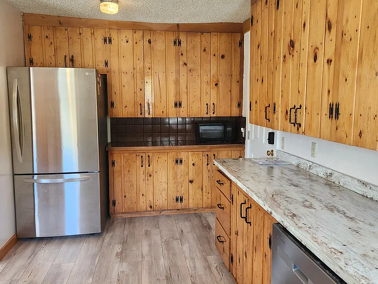 Stainless refrigerator with ice maker