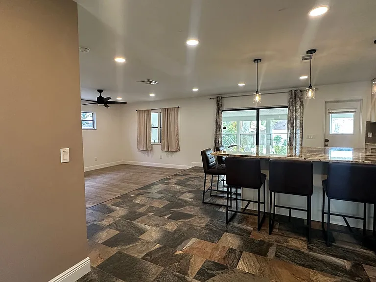 616 Iris St — Photo 4