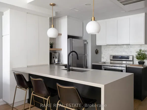 11 Niagara St #21, Toronto, ON M5V 3N9