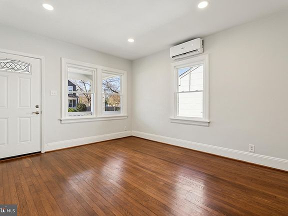 4th image of 3406 Stockton St