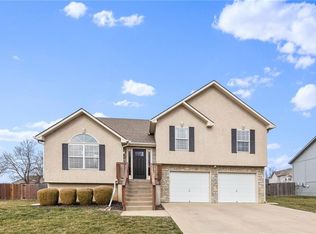 430 Madison Creek Dr, Raymore, MO 64083