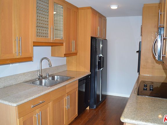 5th image of 6000 Canterbury Dr Unit D305