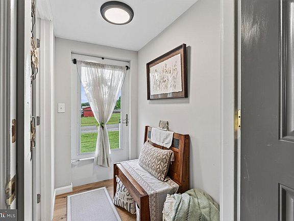 4th image of 414 Massanutten Ave