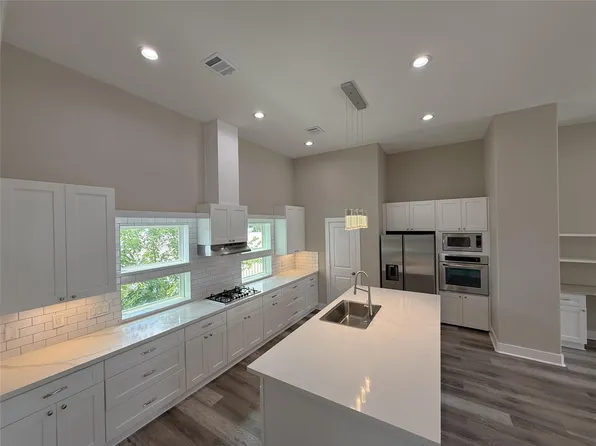 2123 Bidwell Dr, Houston, TX 77018